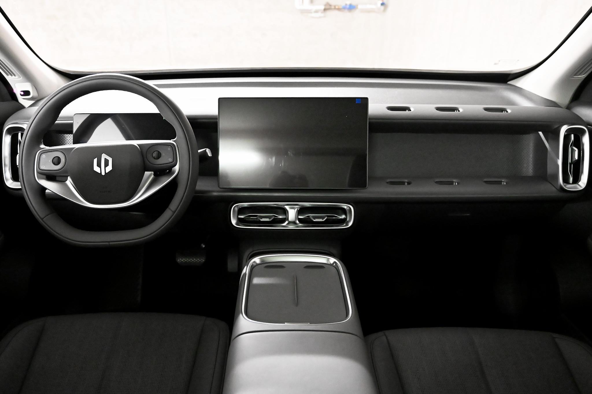 LEAPMOTOR B10 1.5 Hybrid EV_12