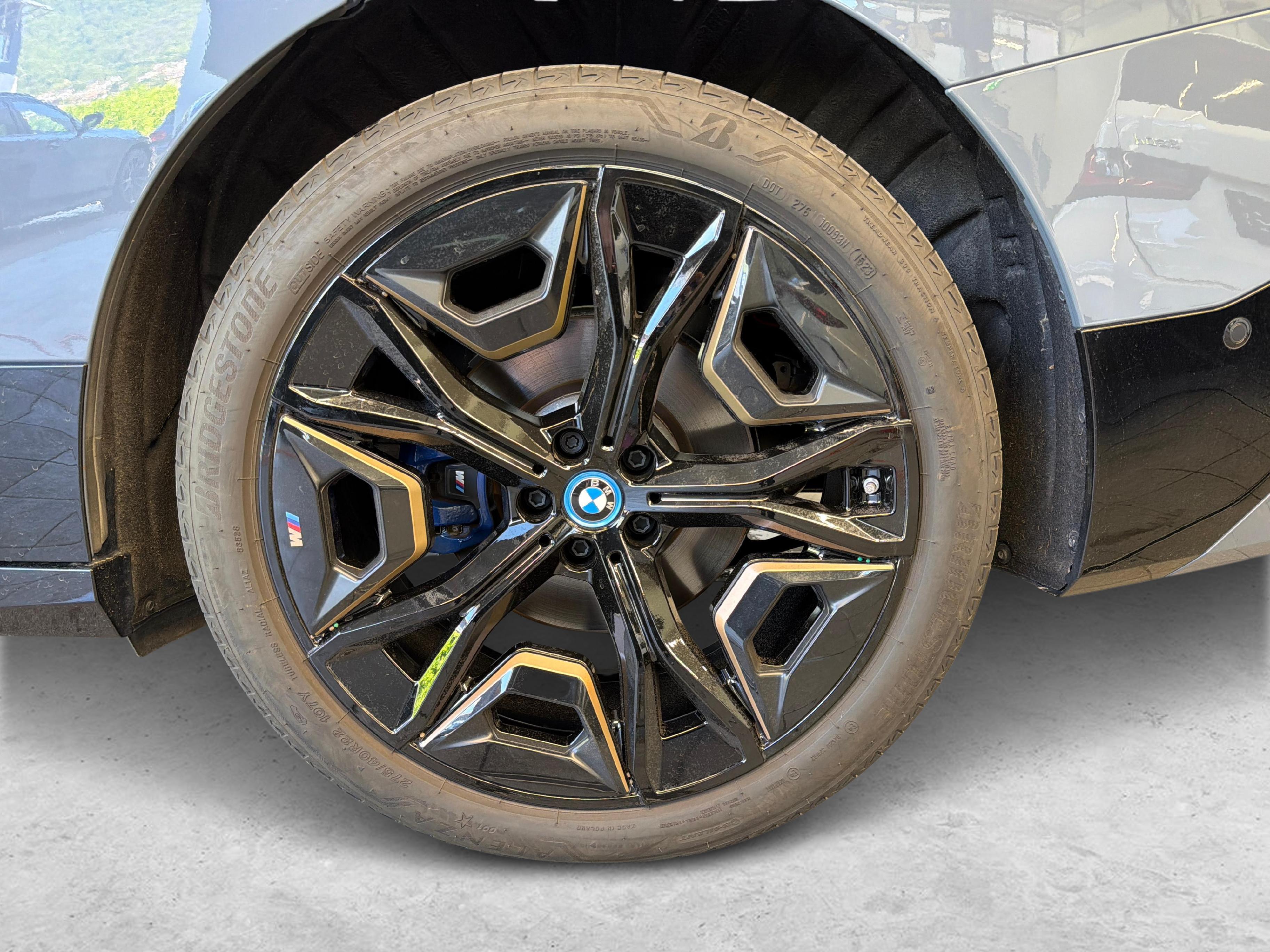 BMW iX M60_11