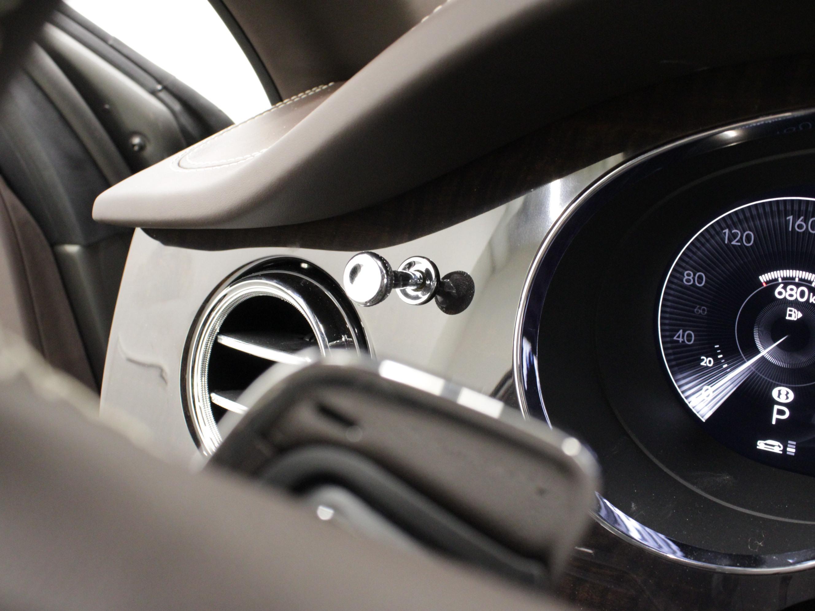 Bentley Bentayga 4.0 V8 Azure_17
