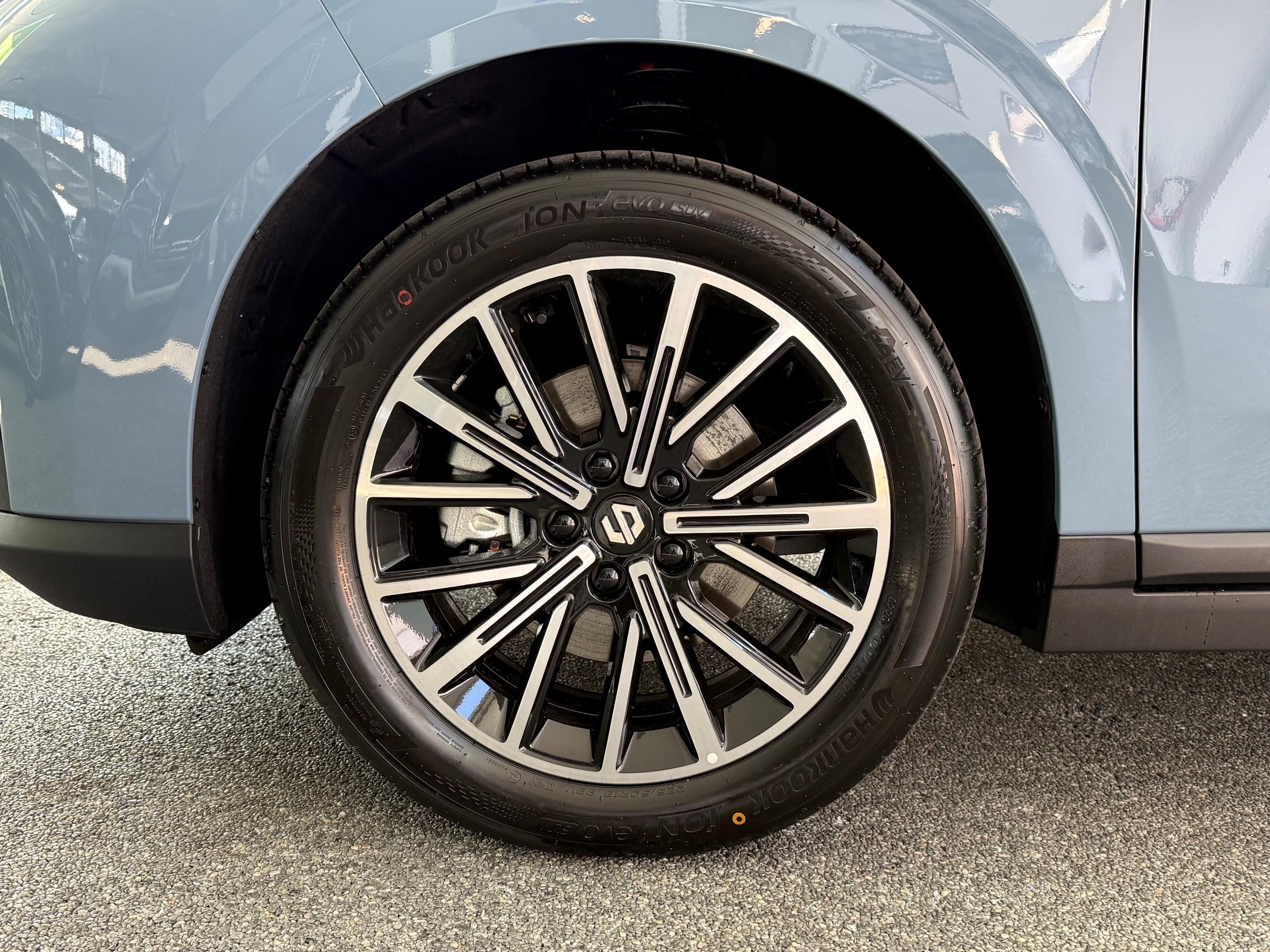 LEAPMOTOR B10 1.5 Hybrid EV_10