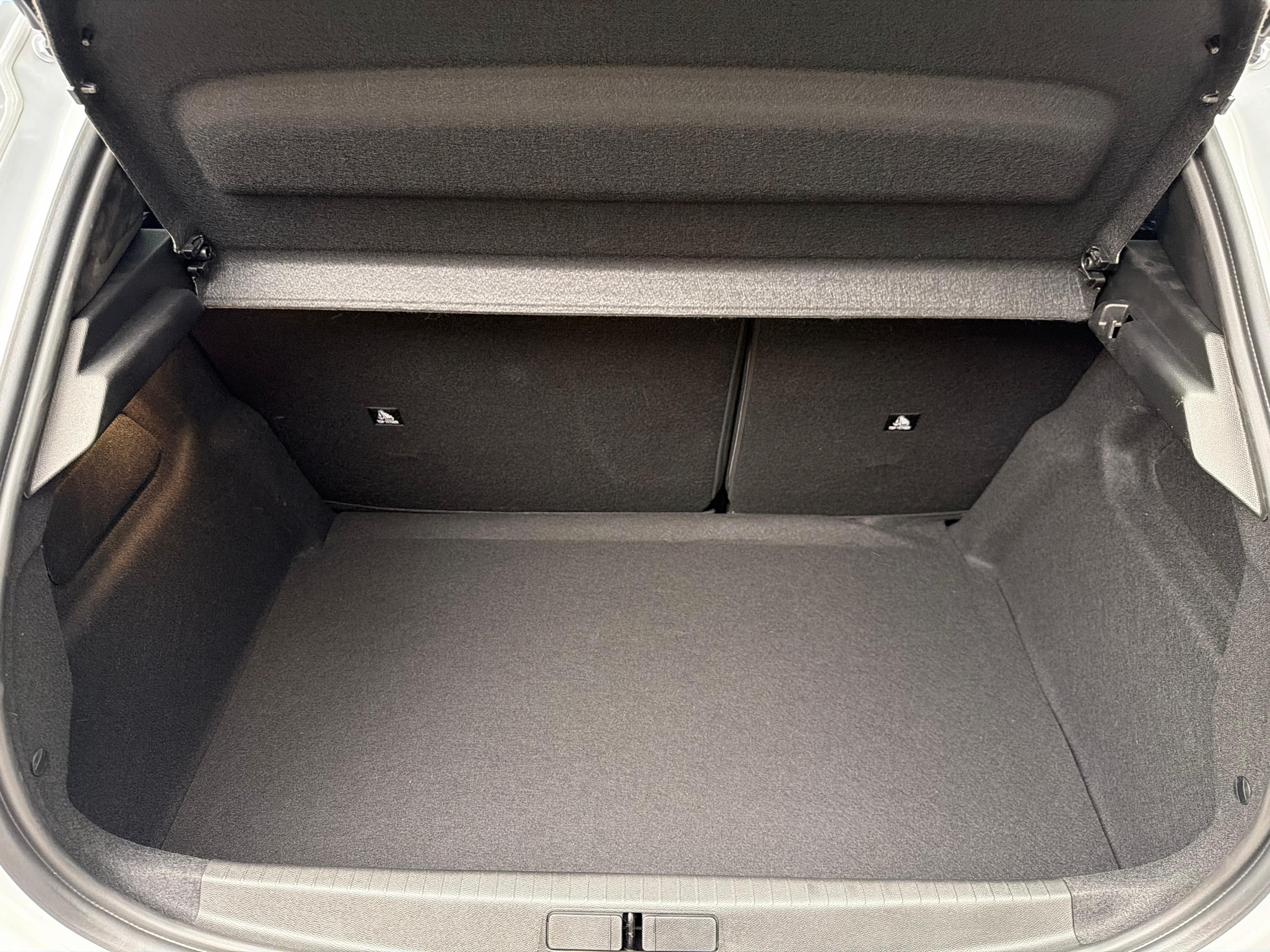 Peugeot 208 1.2 Hybrid 145 GT_12