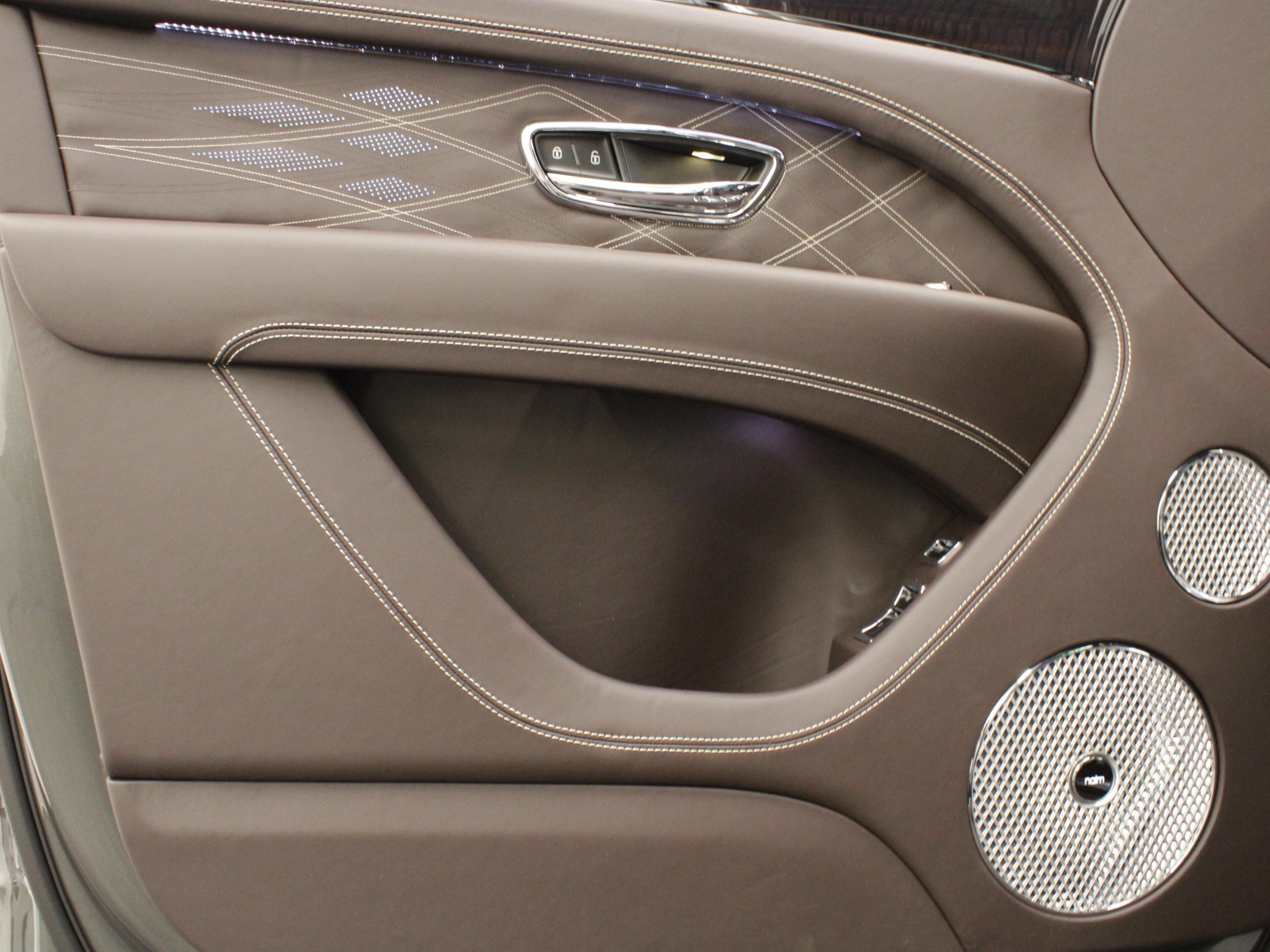 Bentley Bentayga 4.0 V8 Azure_15