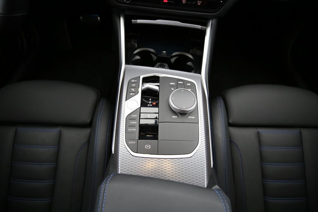 BMW 330e xDrive SAG Touring_12