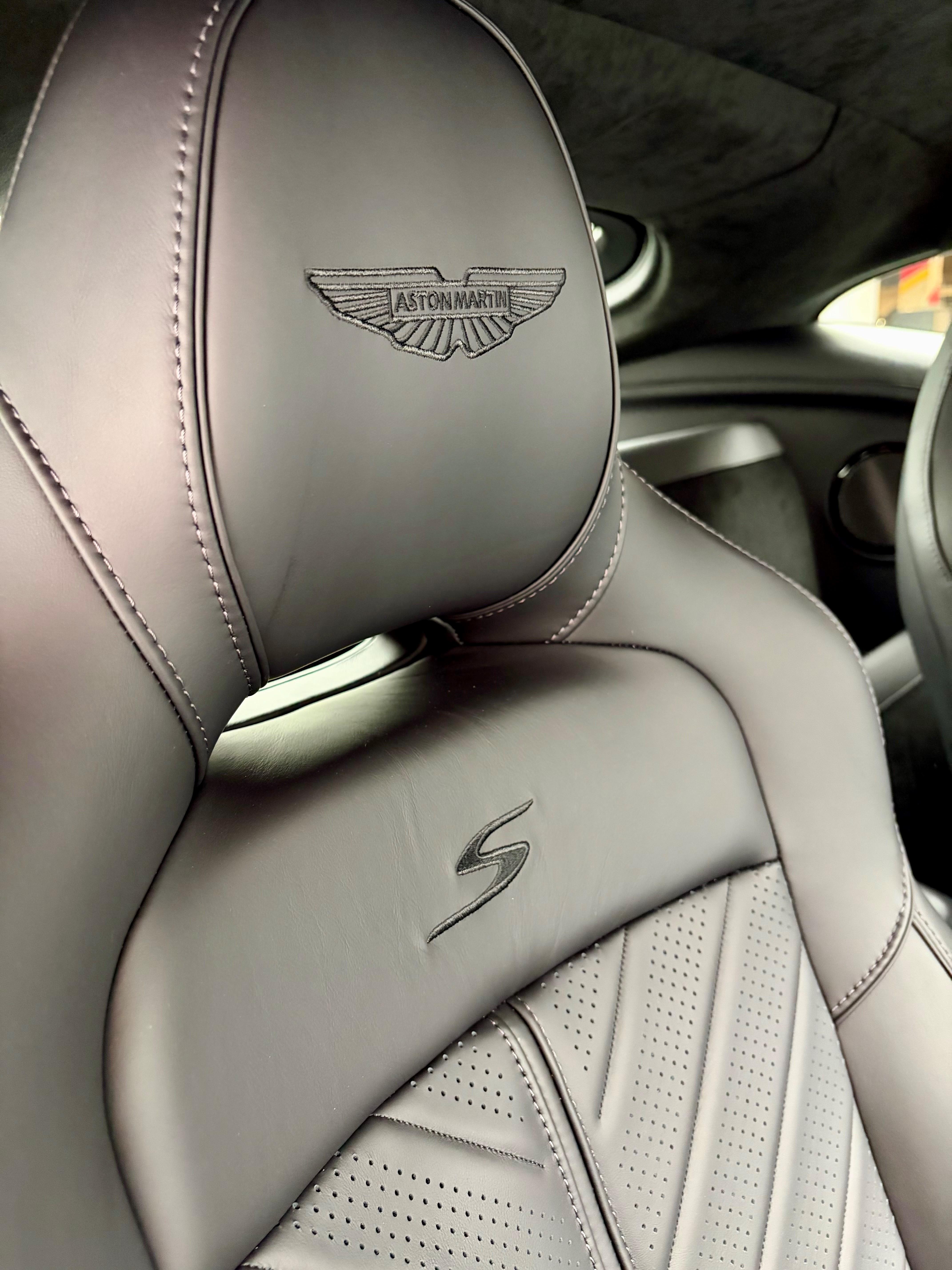 Aston Martin V8 Vantage Coupé 4.0 S V8 Bi-Turbo_12