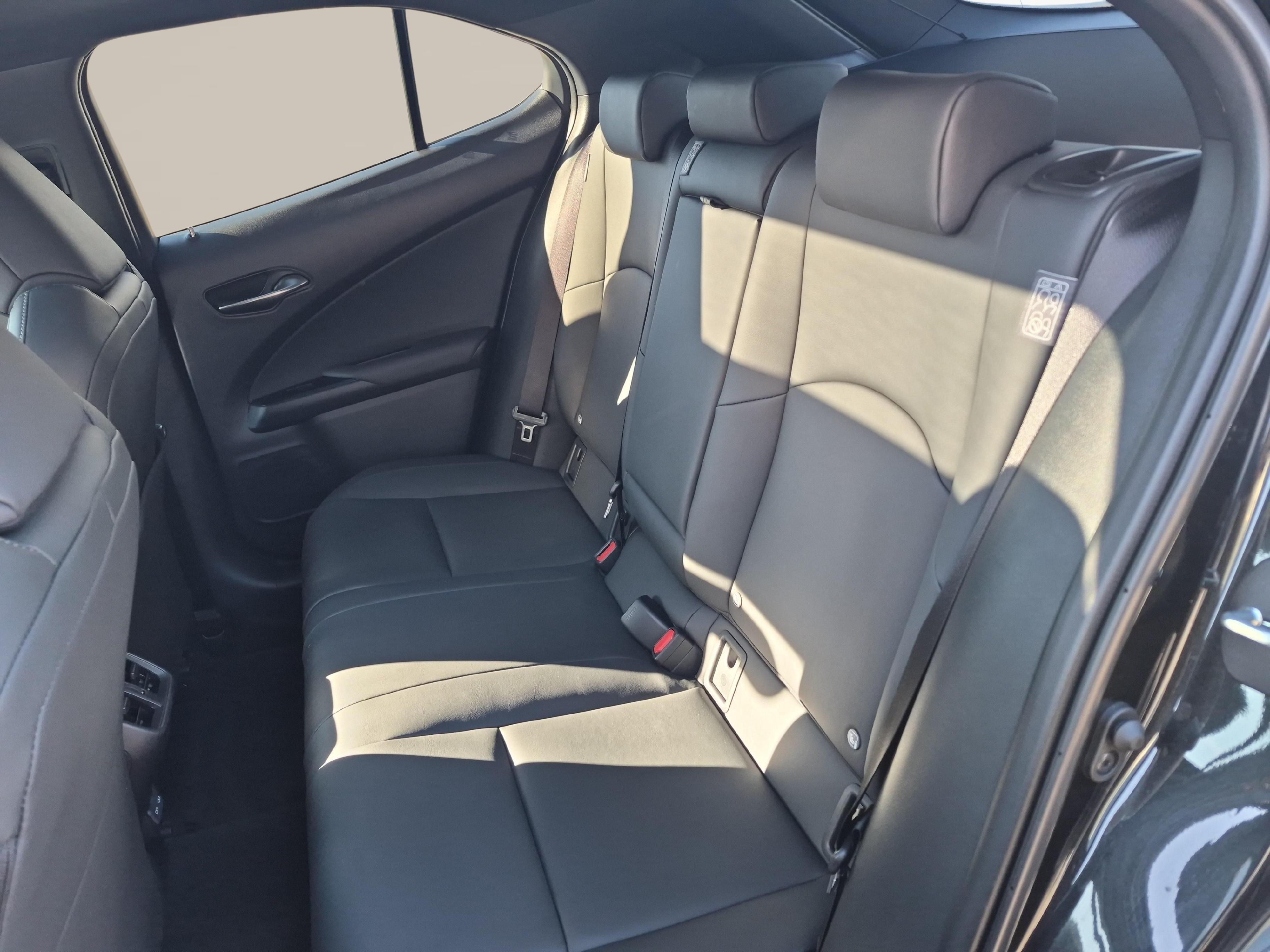 LEXUS UX 250h F-Line / Jetzt mit attraktivem 1.99% Leasing_11