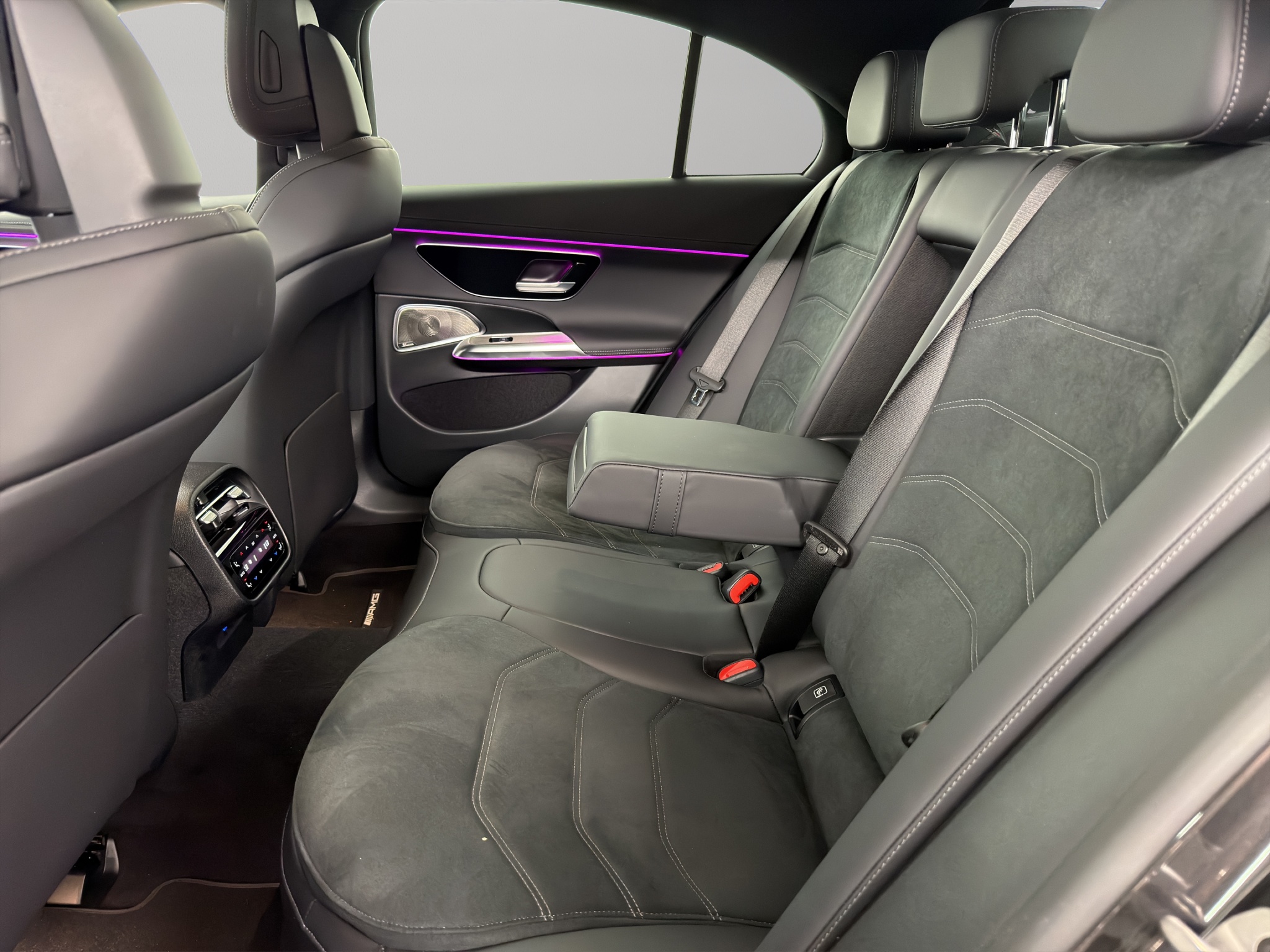 MERCEDES-BENZ E 220 d AMG Line 4matic_10