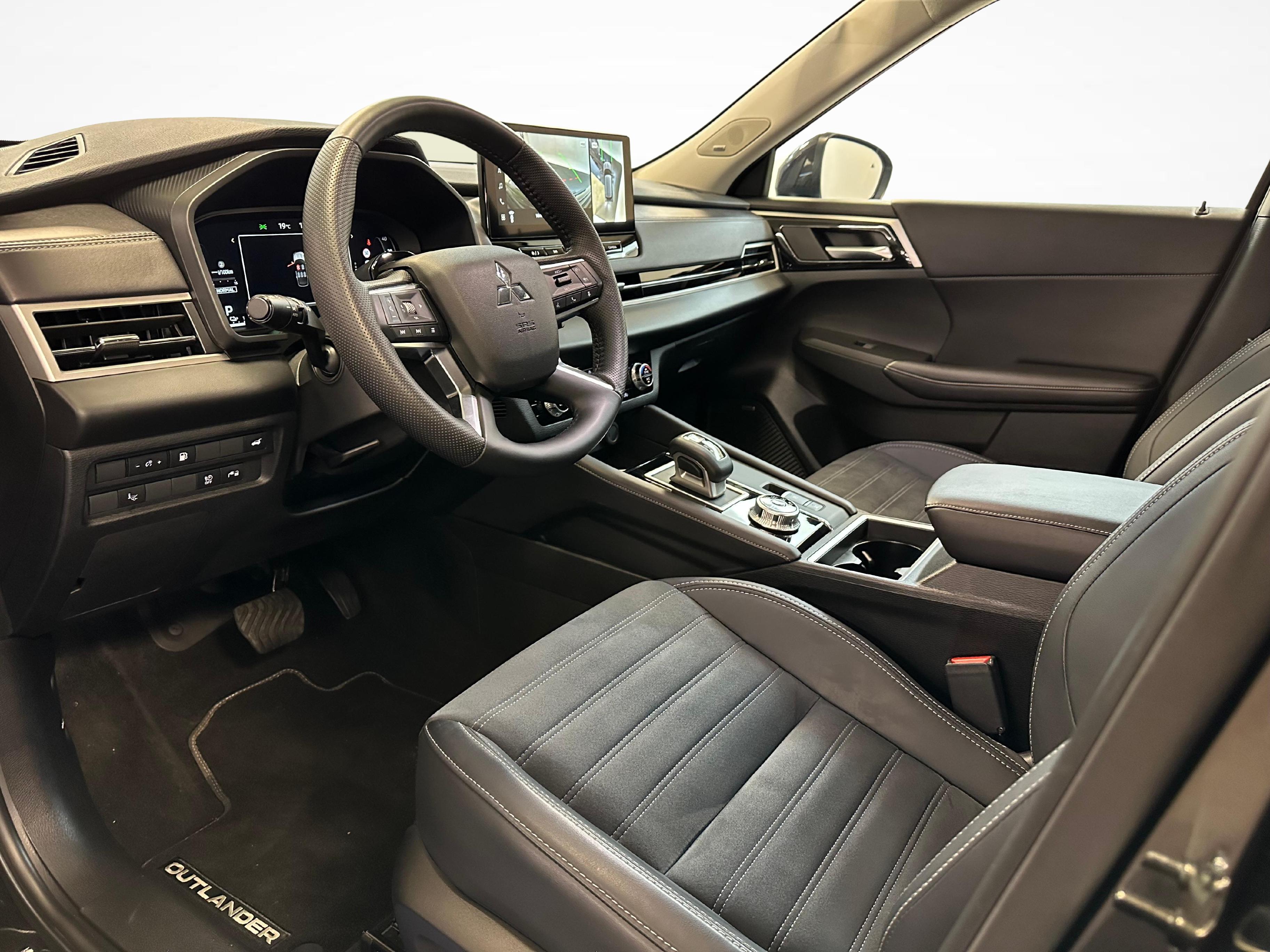 Mitsubishi Outlander 2.4 PHEV Intense 4x4_4