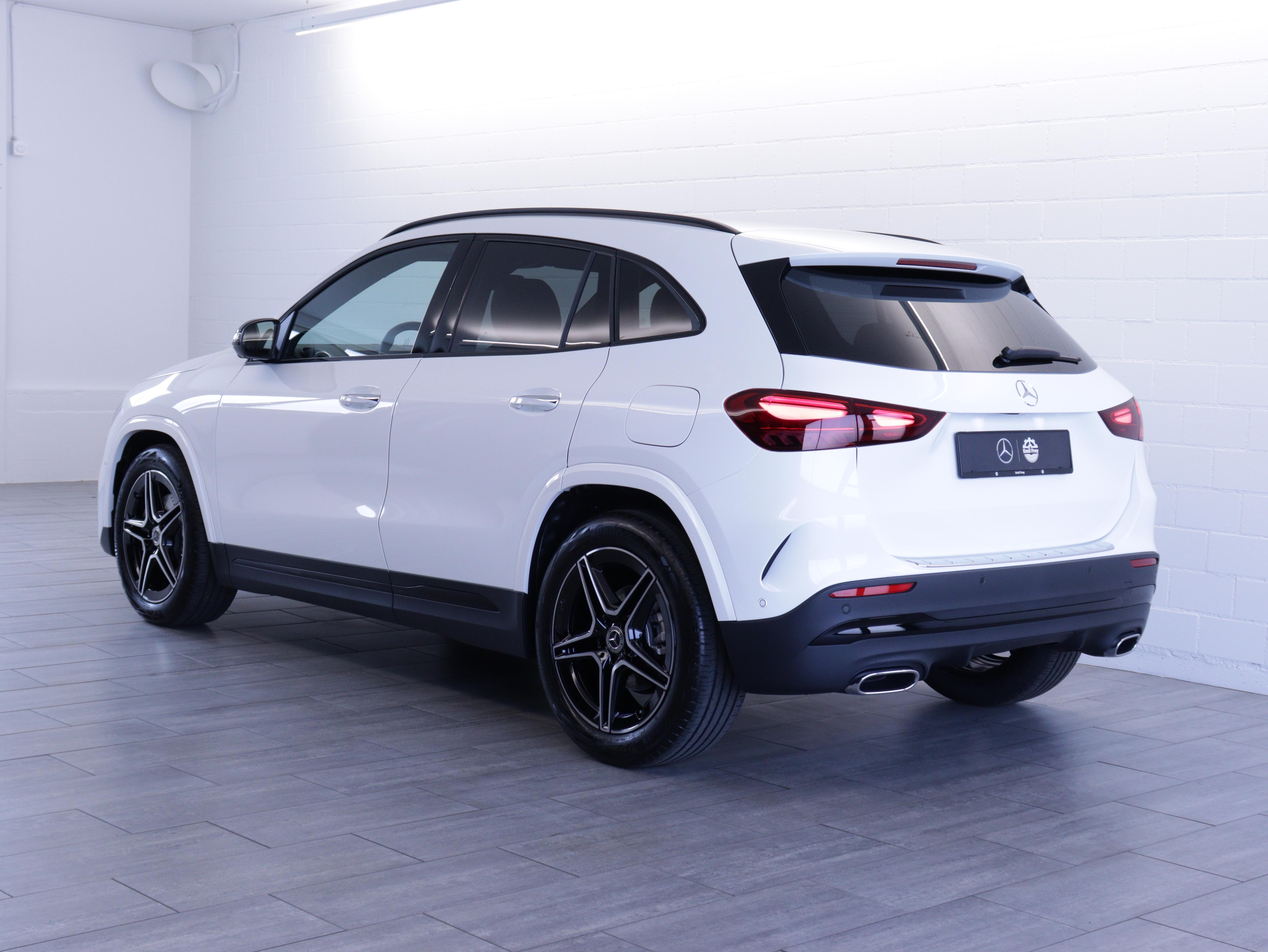 MERCEDES-BENZ GLA 200 Night Star AMG Line_4