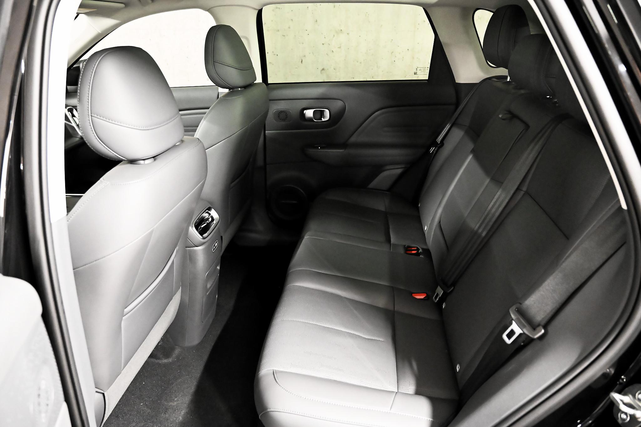LEAPMOTOR B10 1.5 Hybrid EV_10