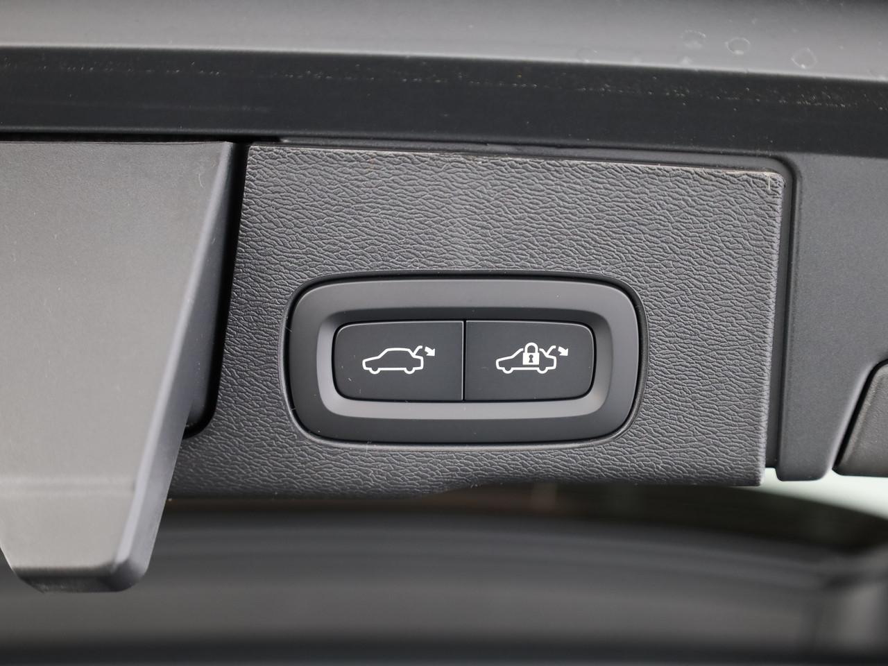 Volvo XC60 2.0 B5 MH Black Edition AWD_19