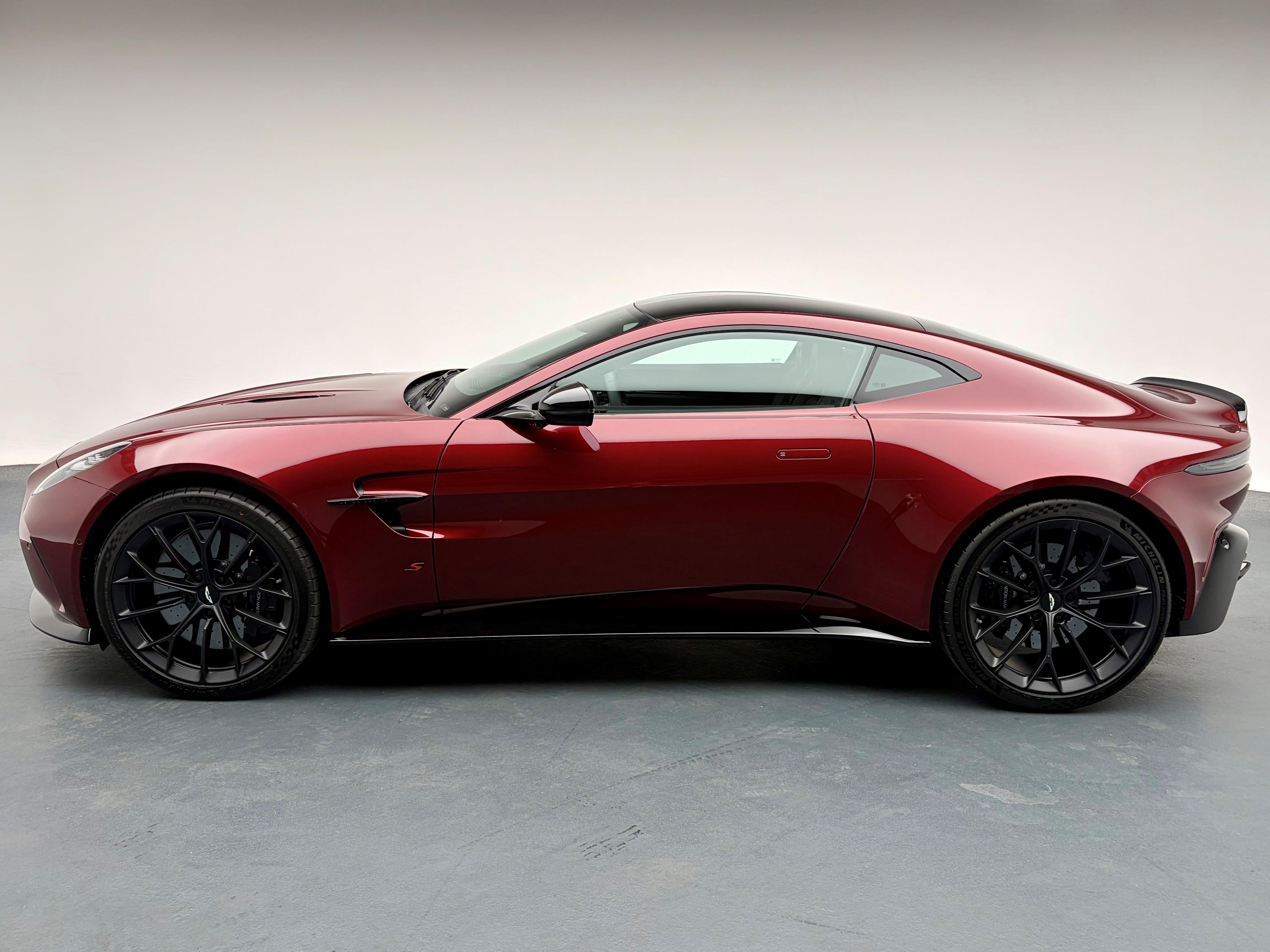 Aston Martin V8 Vantage Coupé 4.0 S V8 Bi-Turbo_2