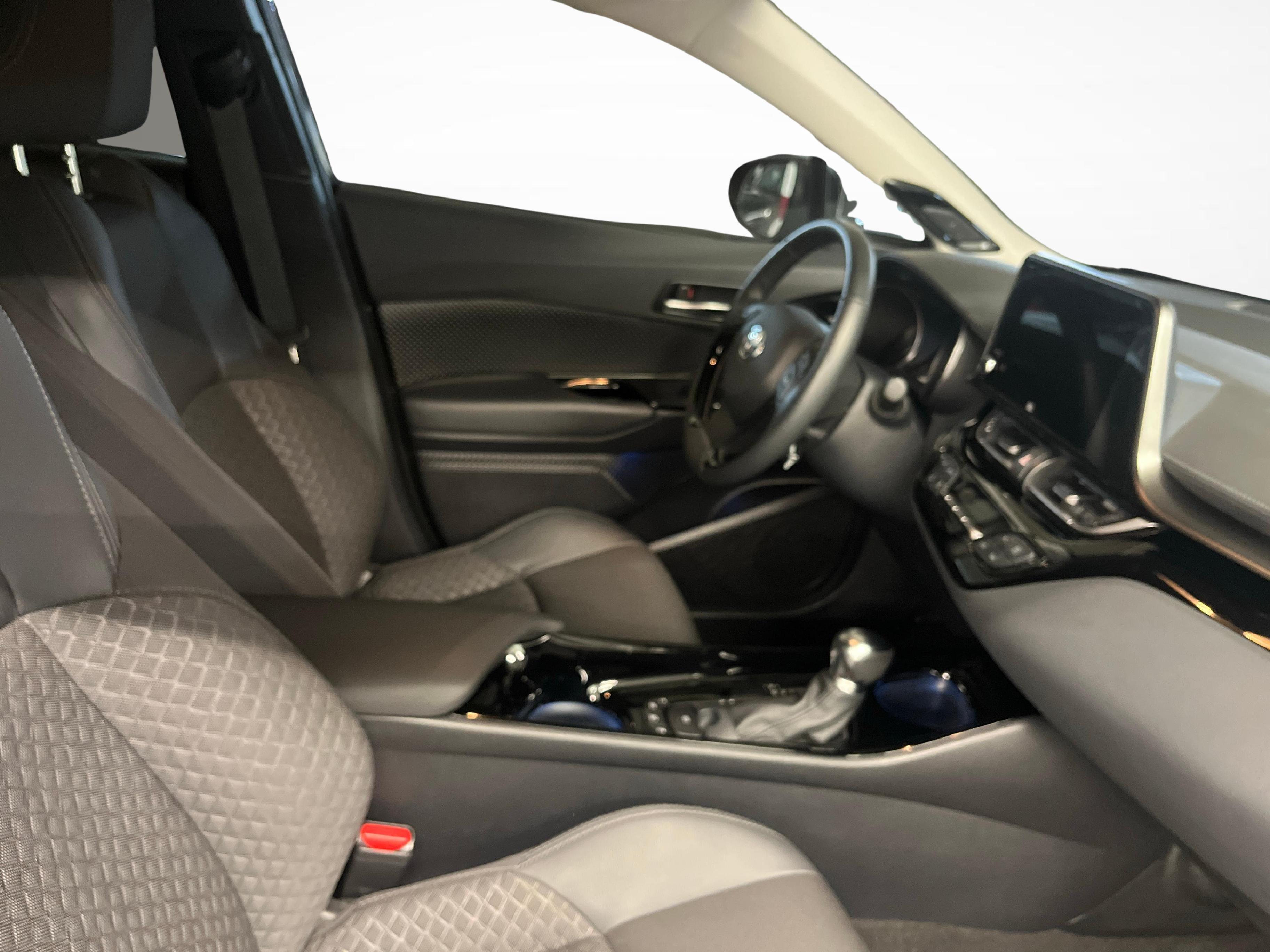 Toyota C-HR 2.0 VVTi HSD Trend_10