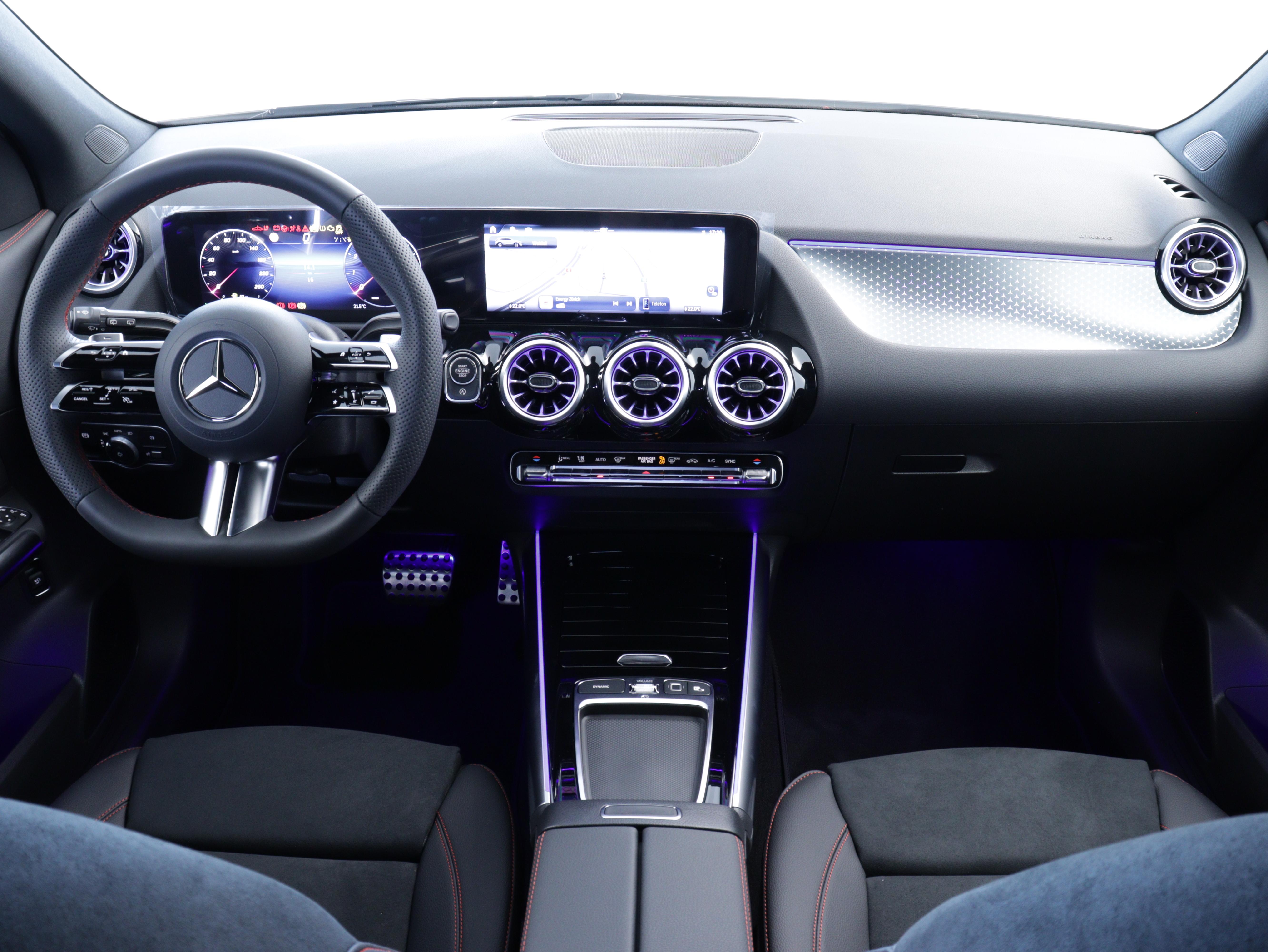 MERCEDES-BENZ GLA 200 Night Star AMG Line_5
