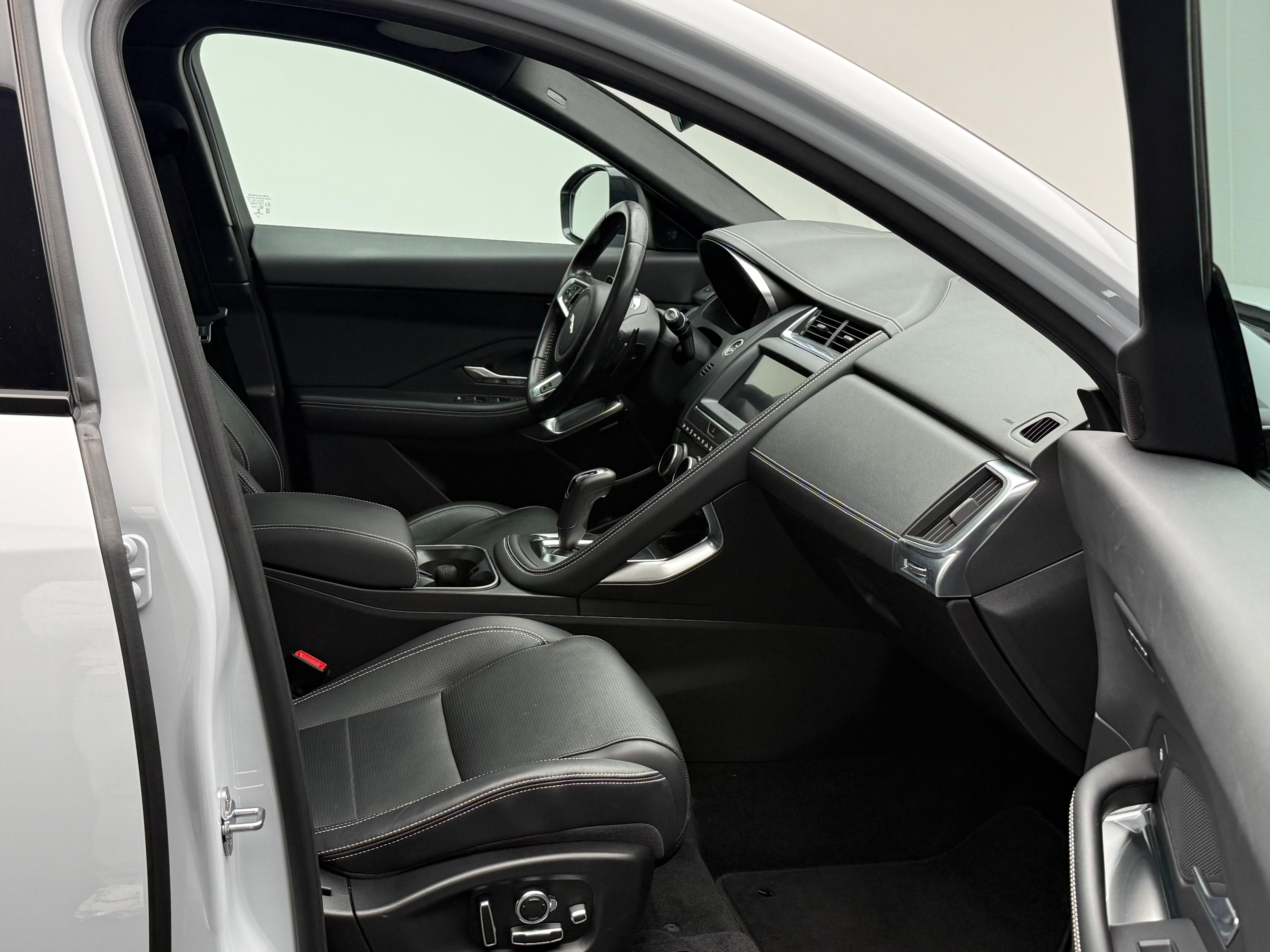 JAGUAR E-Pace 2.0 T 250 R-Dynamic SE AWD_14