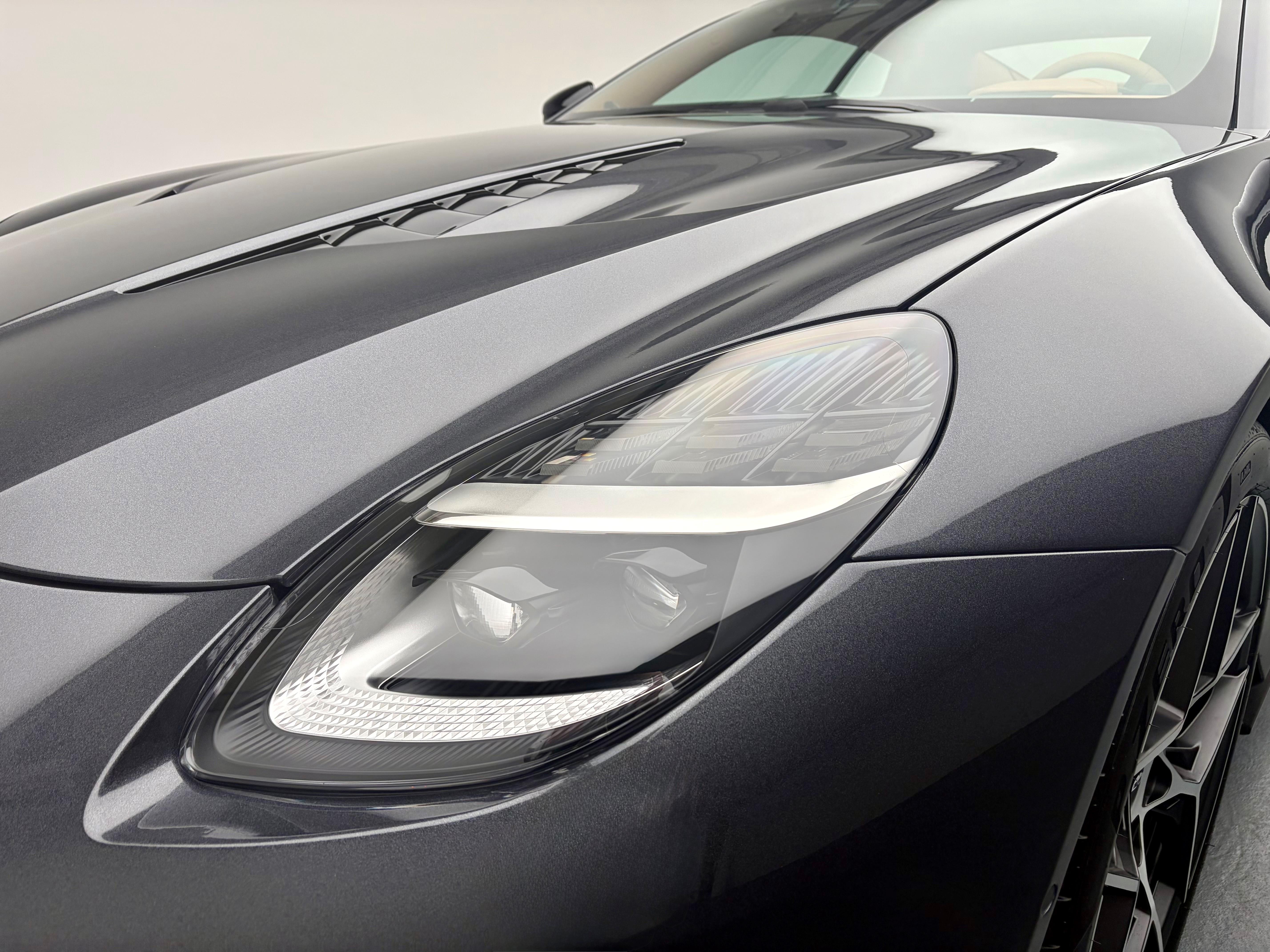 Aston Martin Vanquish 5.2 V12 Bi-Turbo_21