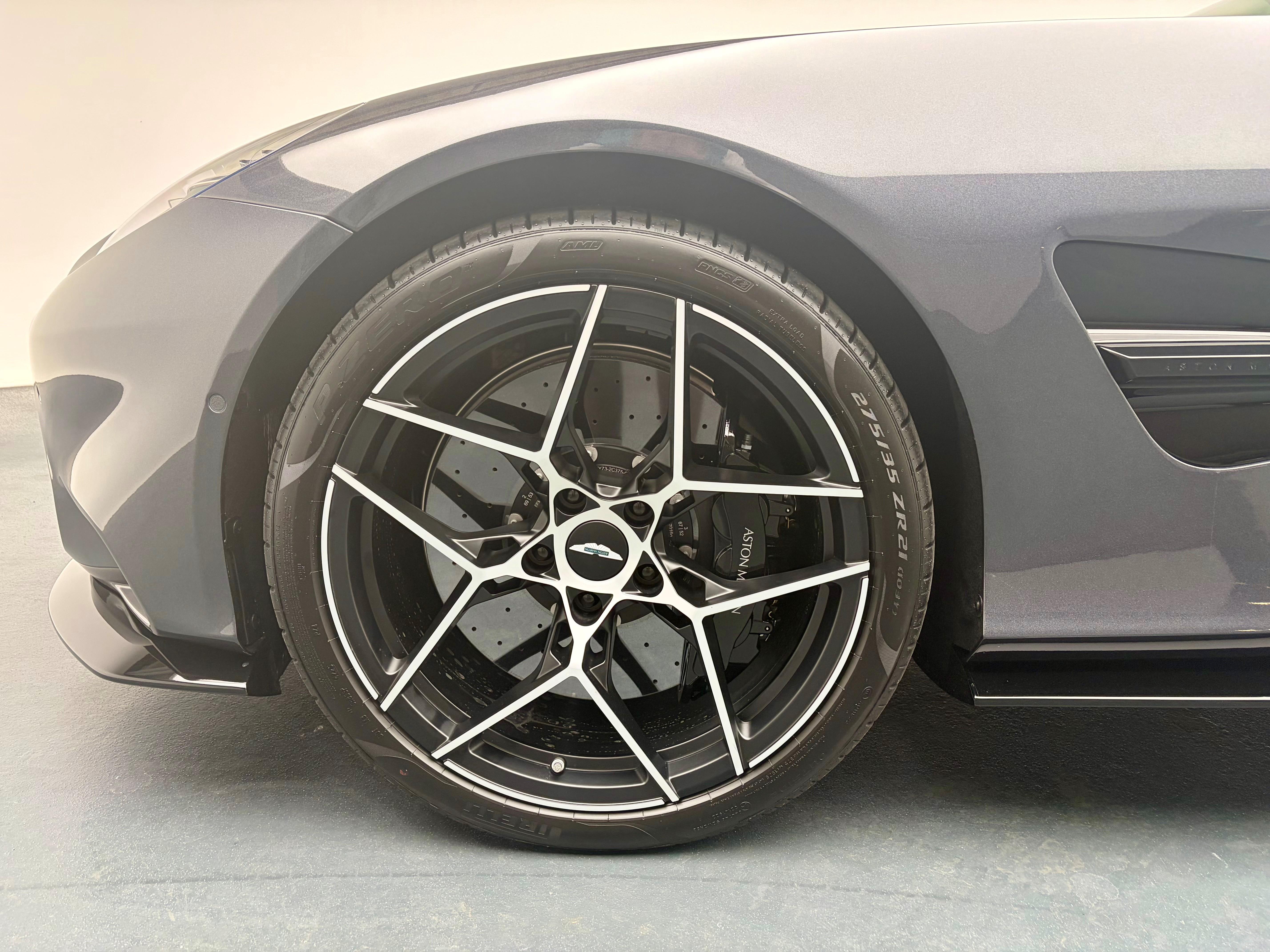 Aston Martin Vanquish 5.2 V12 Bi-Turbo_25