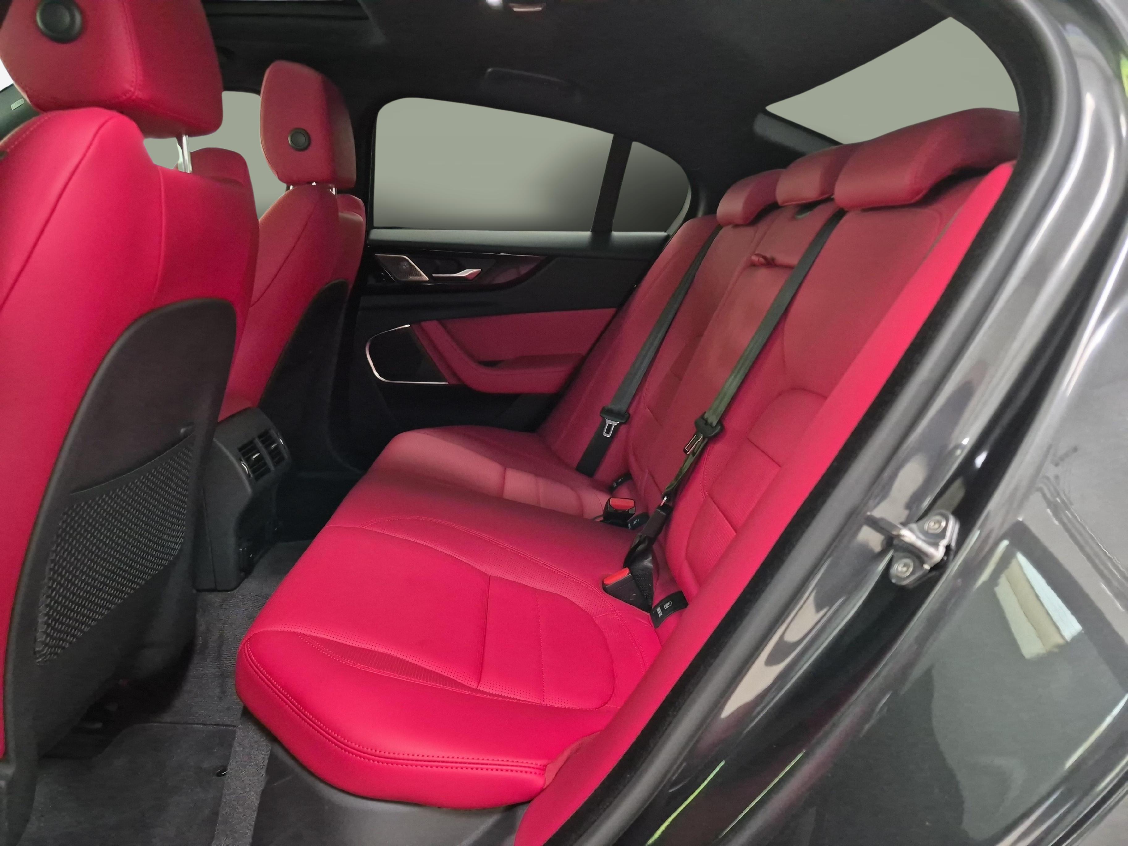JAGUAR XE 2.0 T 300 Sport AWD - Gancio traino elettrico & Ruote invernali inclusi_11