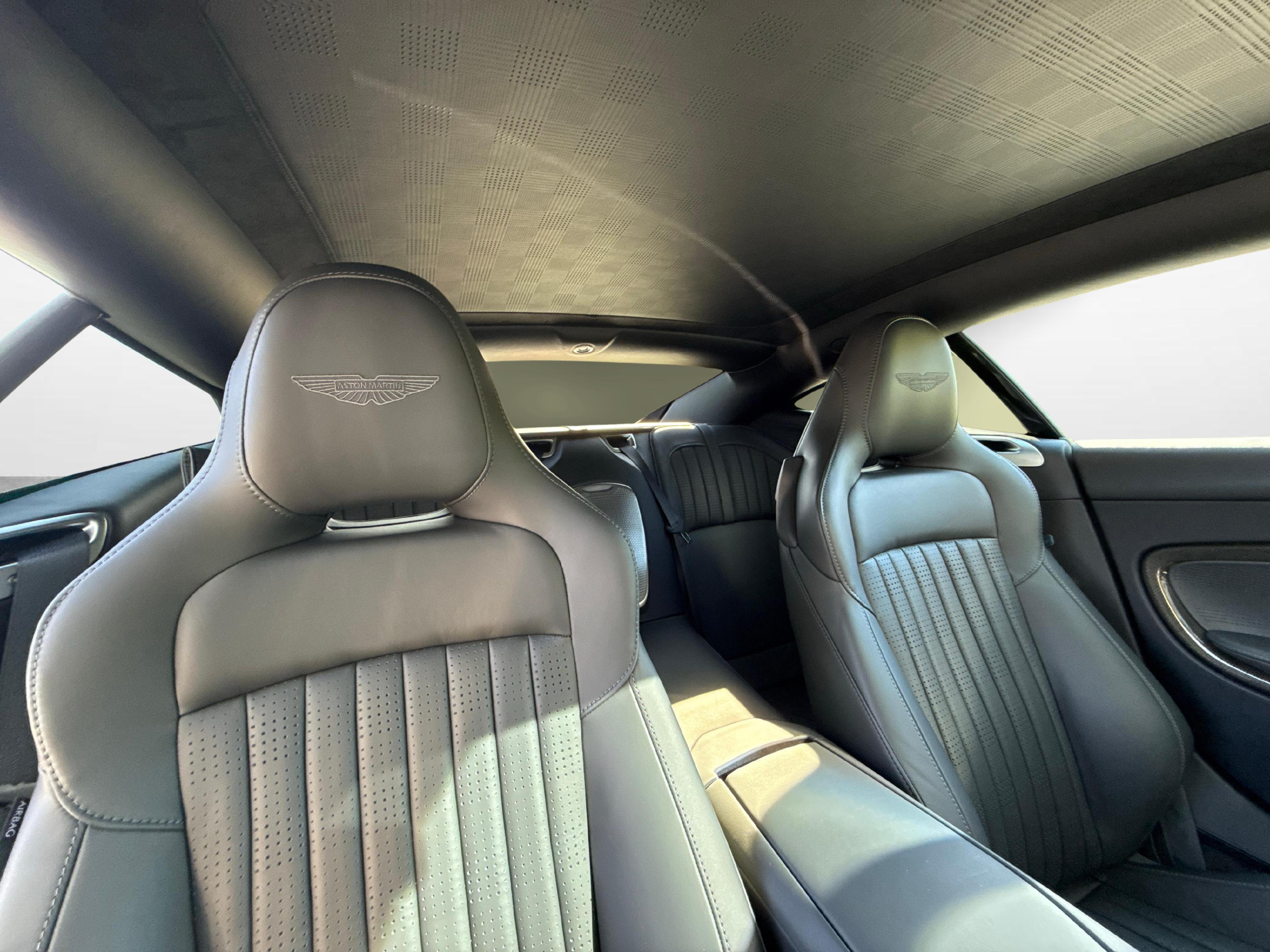 Aston Martin DB12 Coupé 4.0 V8 Bi-Turbo "1 of 60 Goldfinger Edition"_11