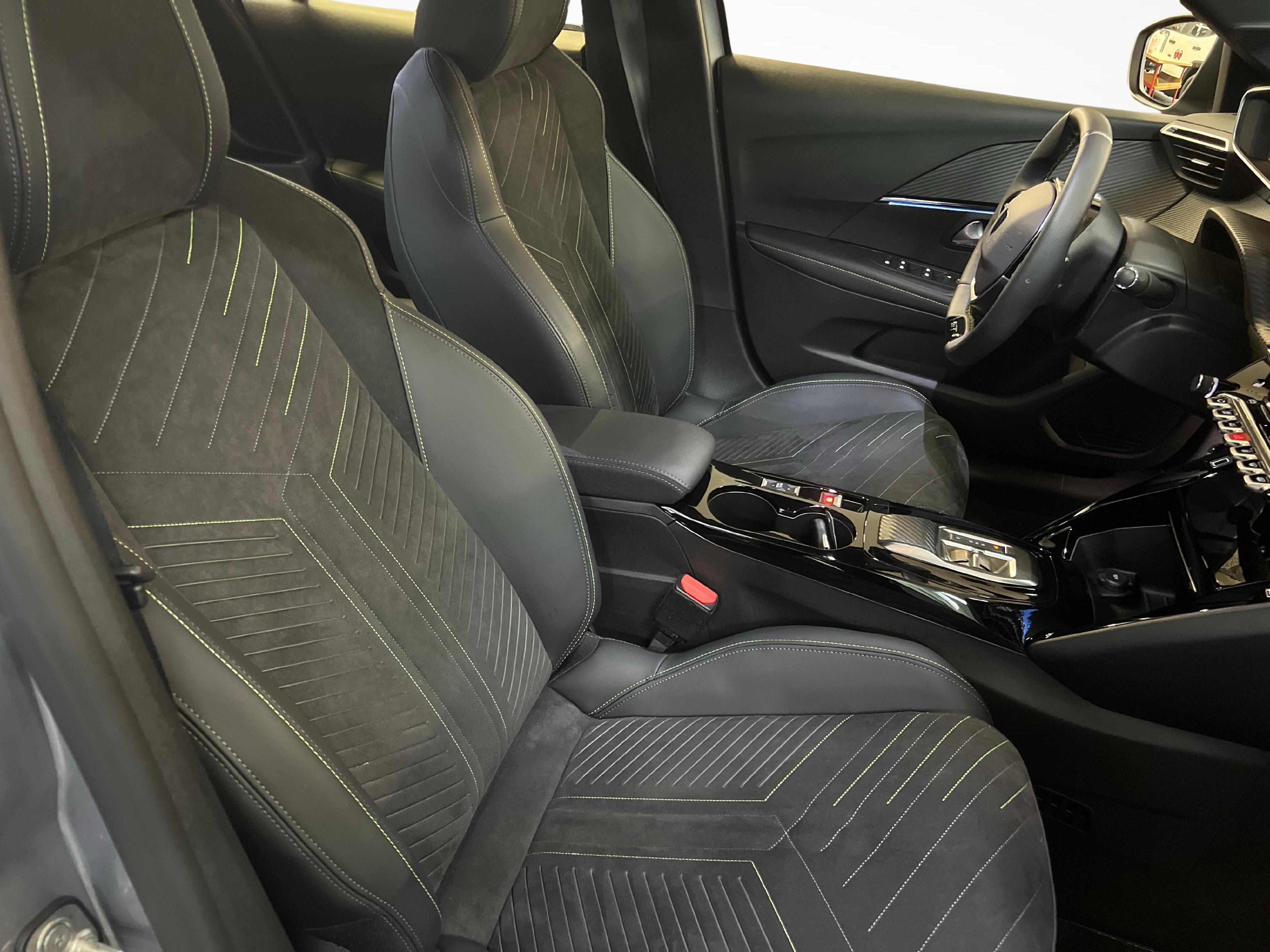 Peugeot 208 e-GT_11